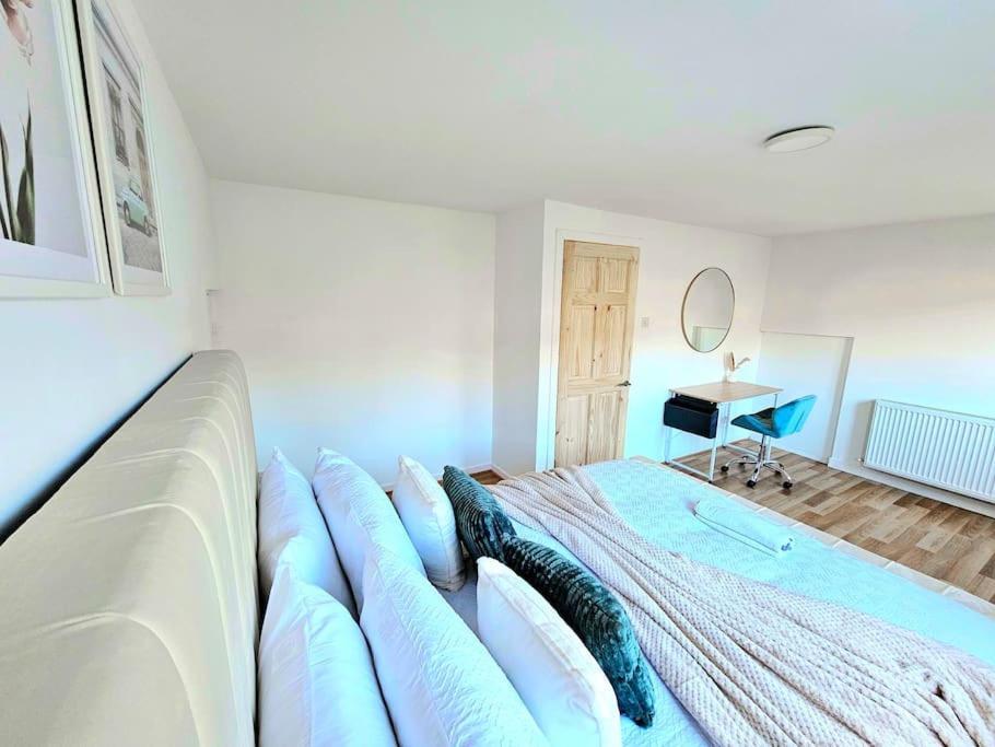 Spacious Haven With Free Parking Glasgow Exterior foto