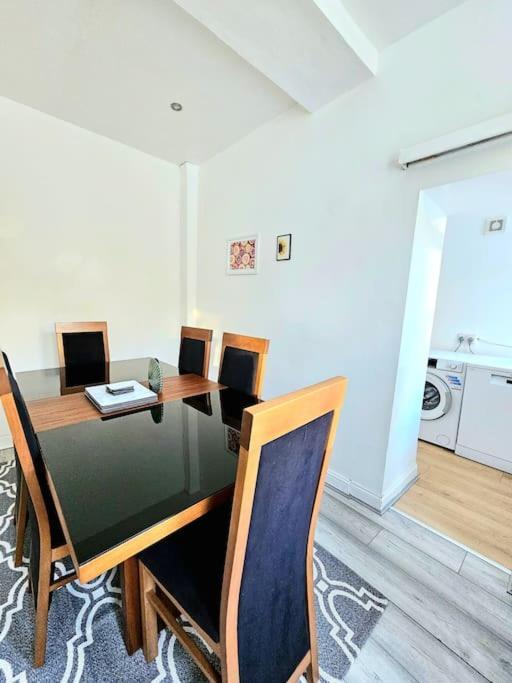 Spacious Haven With Free Parking Glasgow Exterior foto
